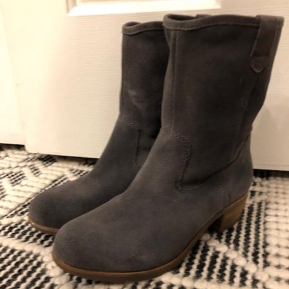 NWOT UGG Rohen Gray Suede Heeled Boots - Picture 2 of 4